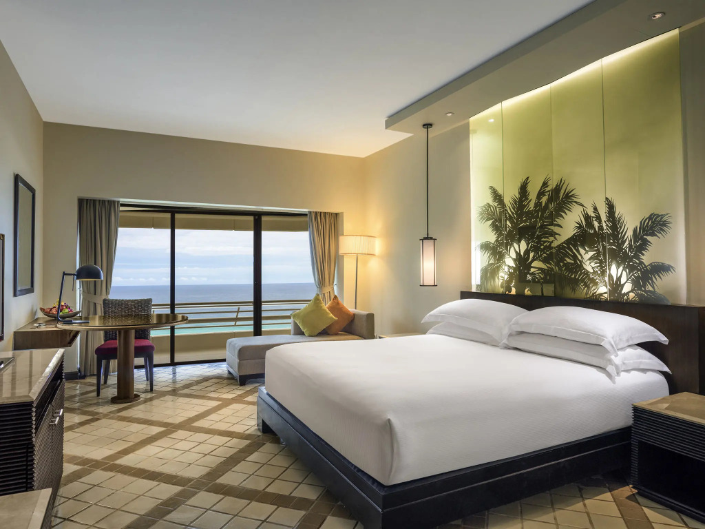 Двухместный номер Deluxe с видом на море двуспальная кровать в Pullman Phuket Karon Beach Resort ex. Hilton Phuket Arcadia Resort