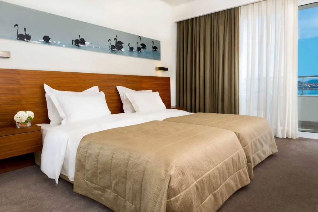Superior Double room with balcony and with sea view (full double bed)