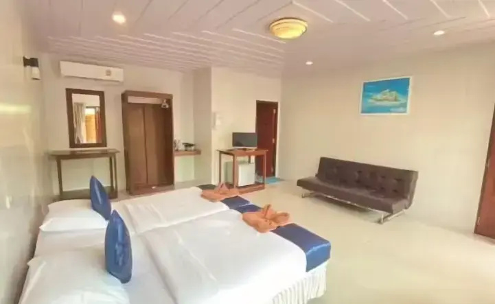 Double room (full double bed)