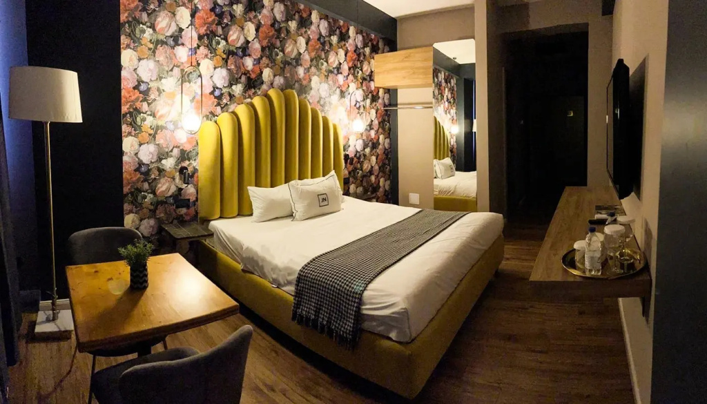 Deluxe Double room (full double bed)