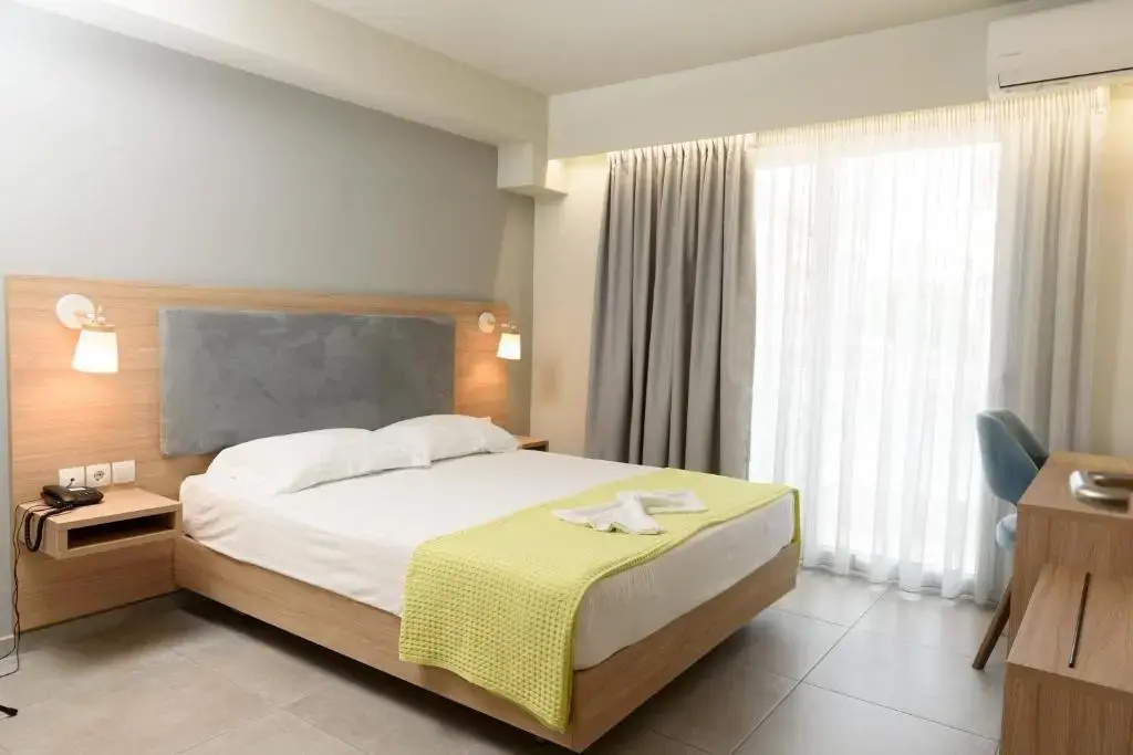 Deluxe Double room (full double bed)