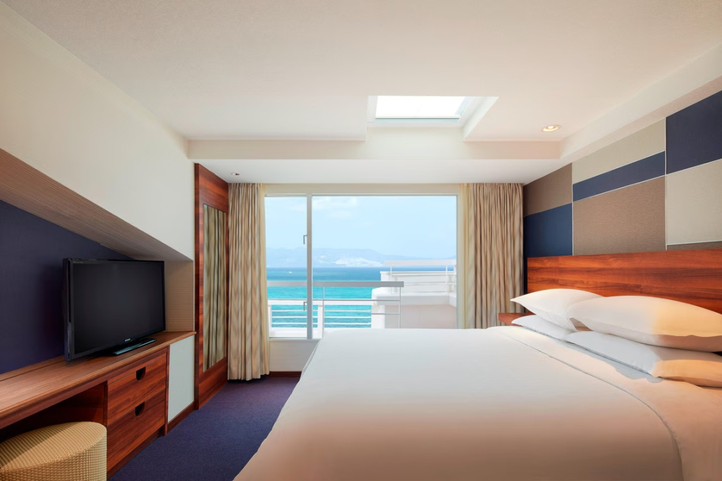 Double Ocean Suite Main Tower High Floor with balcony and with ocean view full double bed