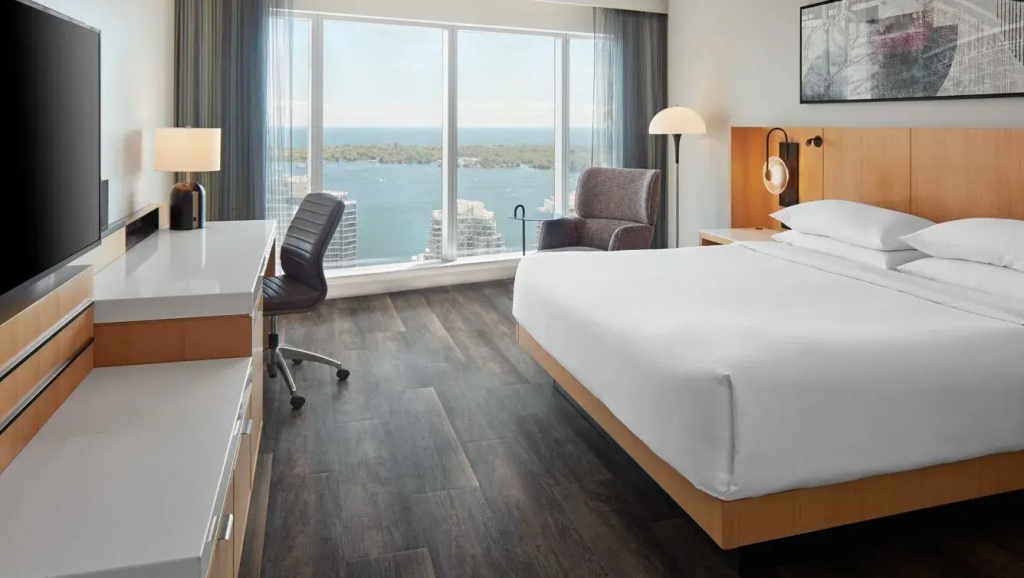 Guest room with harbour view