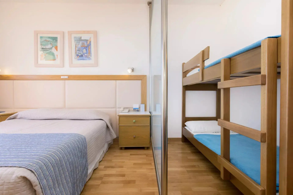 The Golden Coast Beach Hotel - Chambres