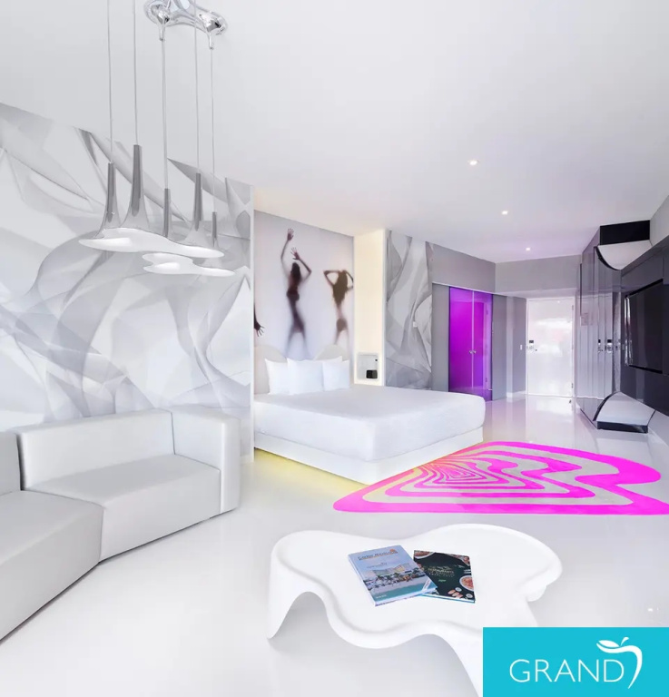 Couple’s Clothing-Optional Deluxe Tower Double room with ocean view (full double bed)