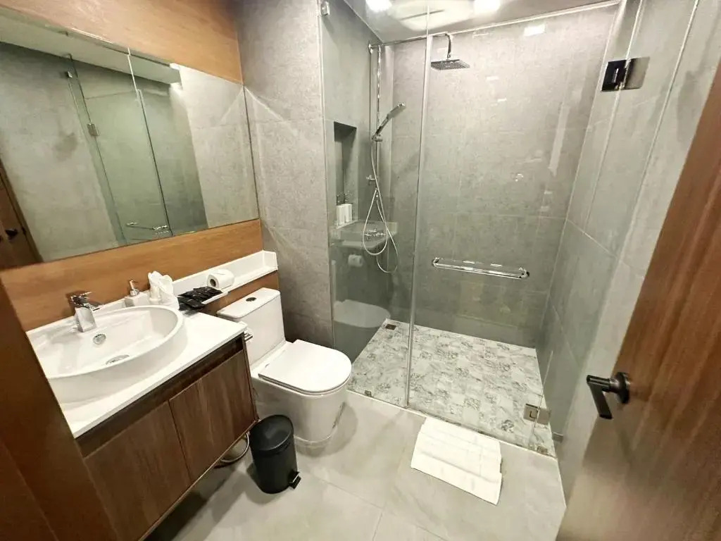 Двухместный номер Deluxe двуспальная кровать в The Proud Karon Beach Phuket Trademark Collection By Wyndham