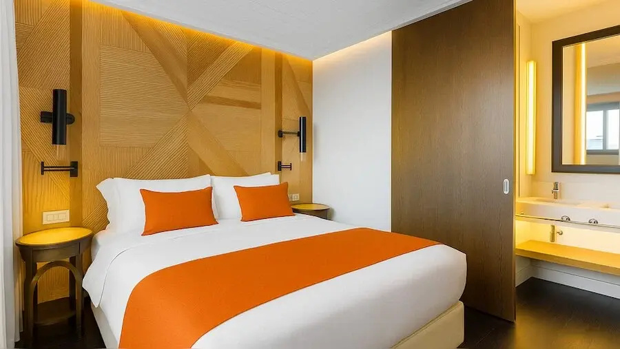 Deluxe Double room (full double bed)