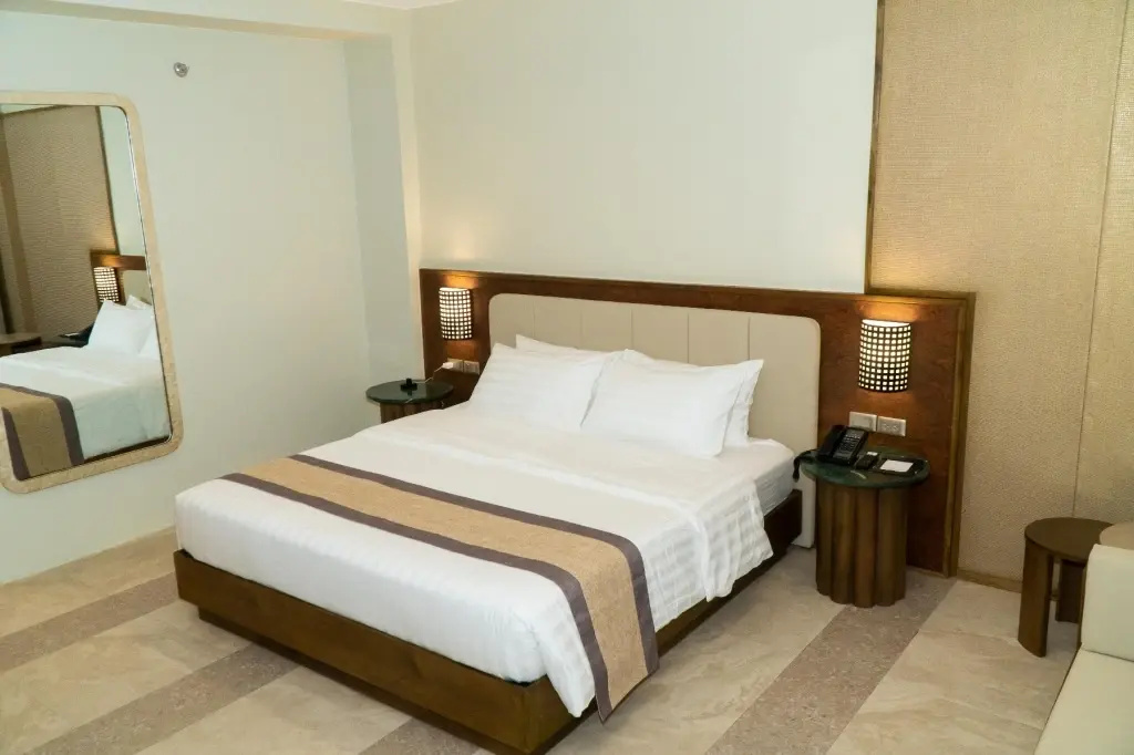 Deluxe East Wing Grand Double room (full double bed)