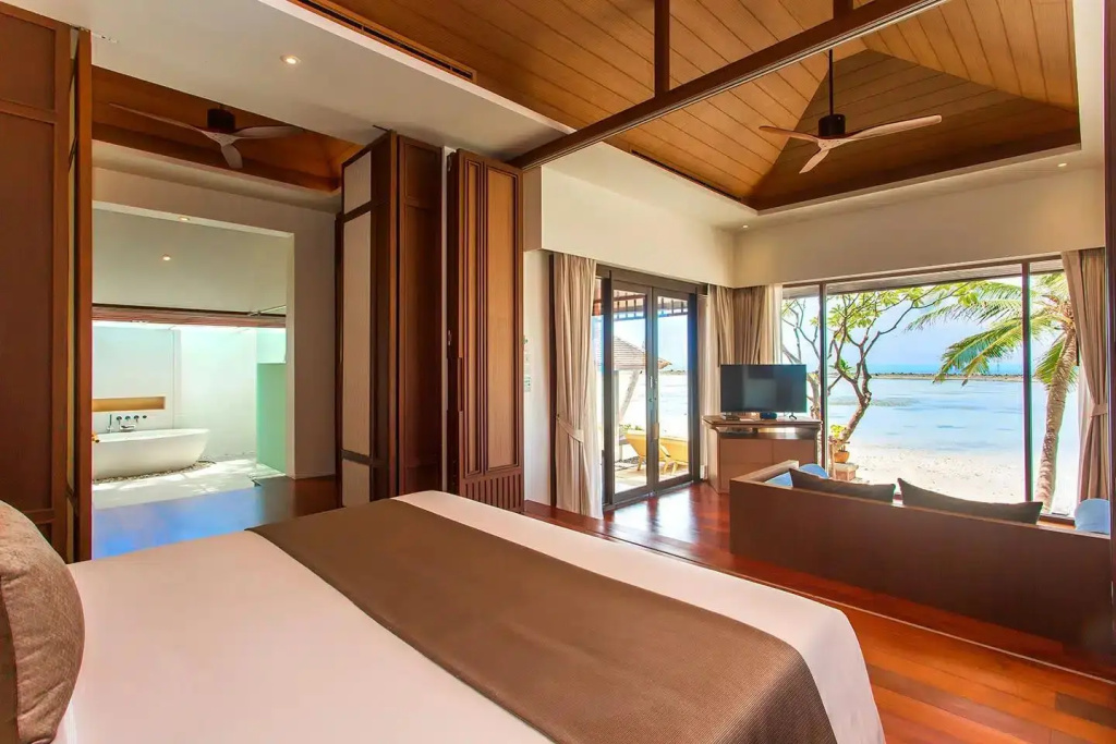 Grand Royal Double Suite beachfront (full double bed)