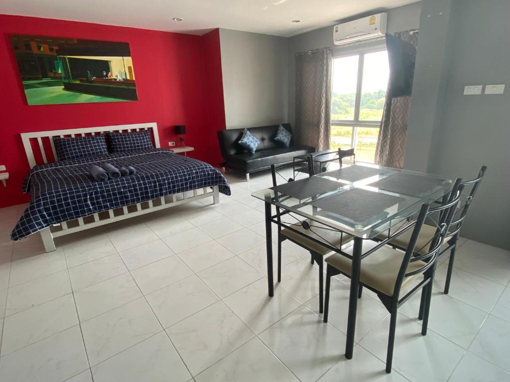 Двухместный номер Deluxe двуспальная кровать в Karon Studio Apartment