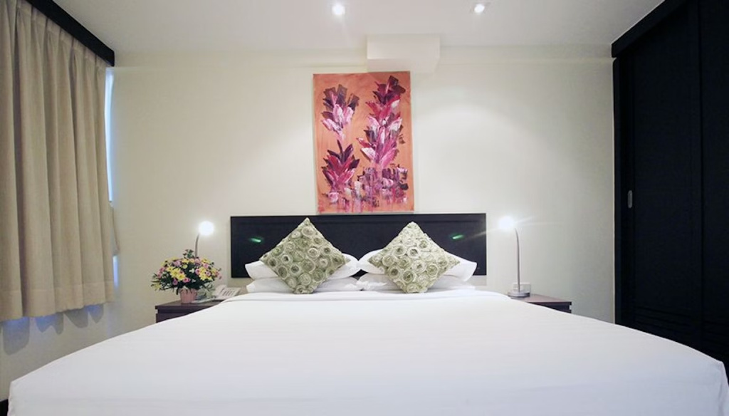 Hotel Tropicana Pattaya - Tap to explore photos