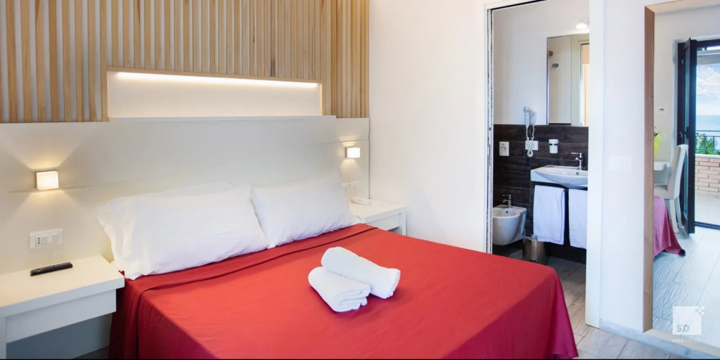 Double room with sea view (full double bed)