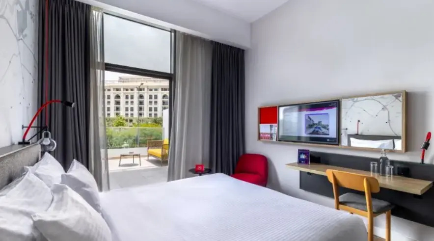Deluxe with Terrace Double room with canal view (full double bed)