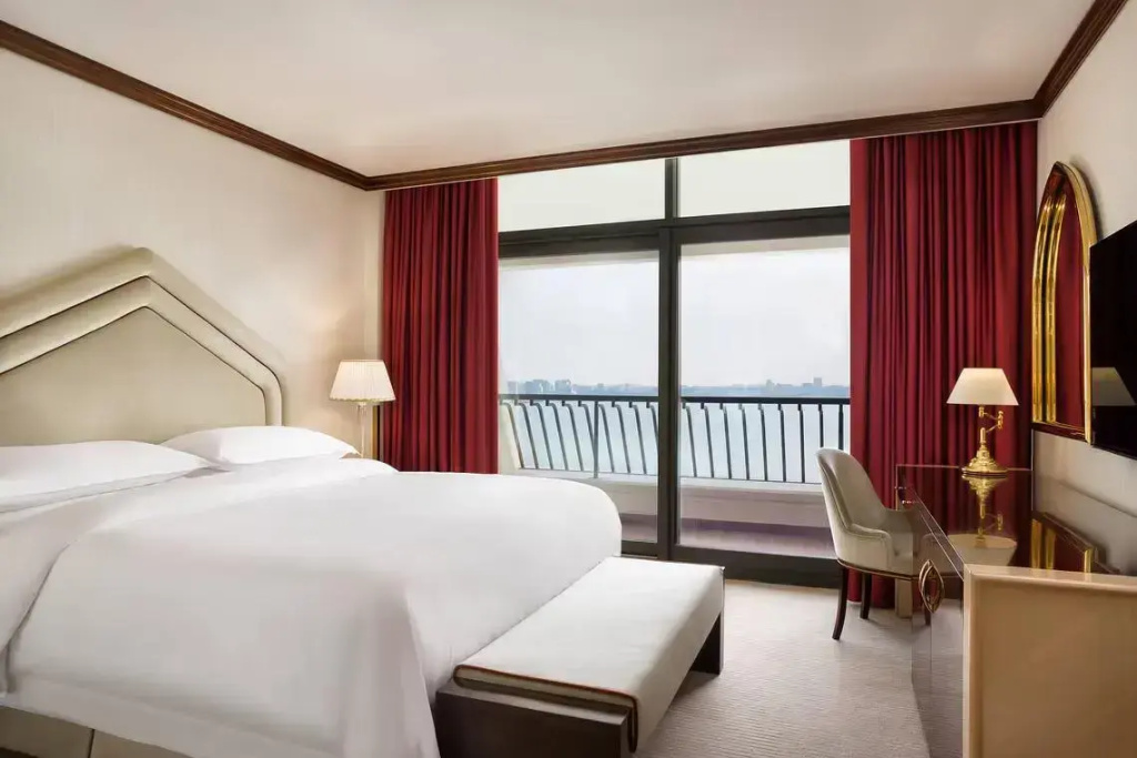 2 Bedrooms Presidential Suite with balcony and with sea view