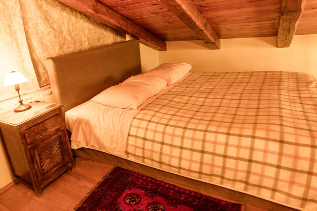 Double Attic (full double bed)