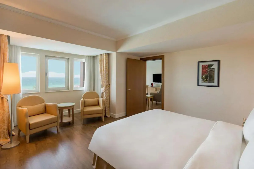 Double Suite with balcony and with sea view (full double bed)