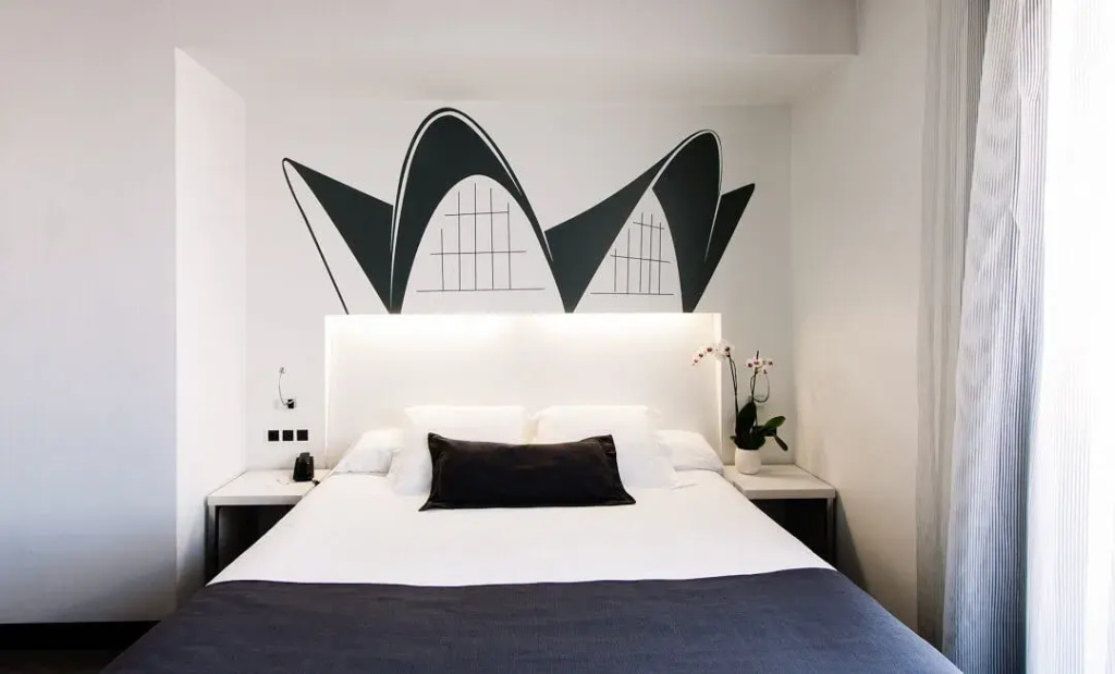 Double room (full double bed)