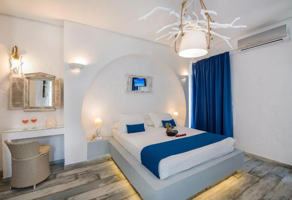 Standard Double room with pool view (full double bed)
