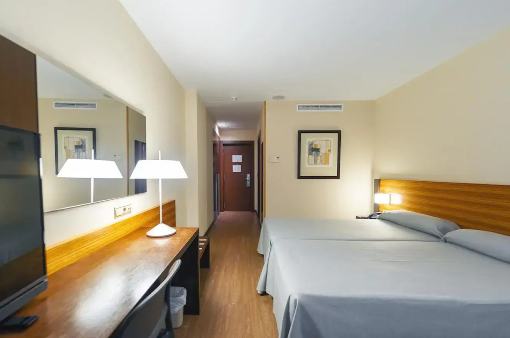 L room