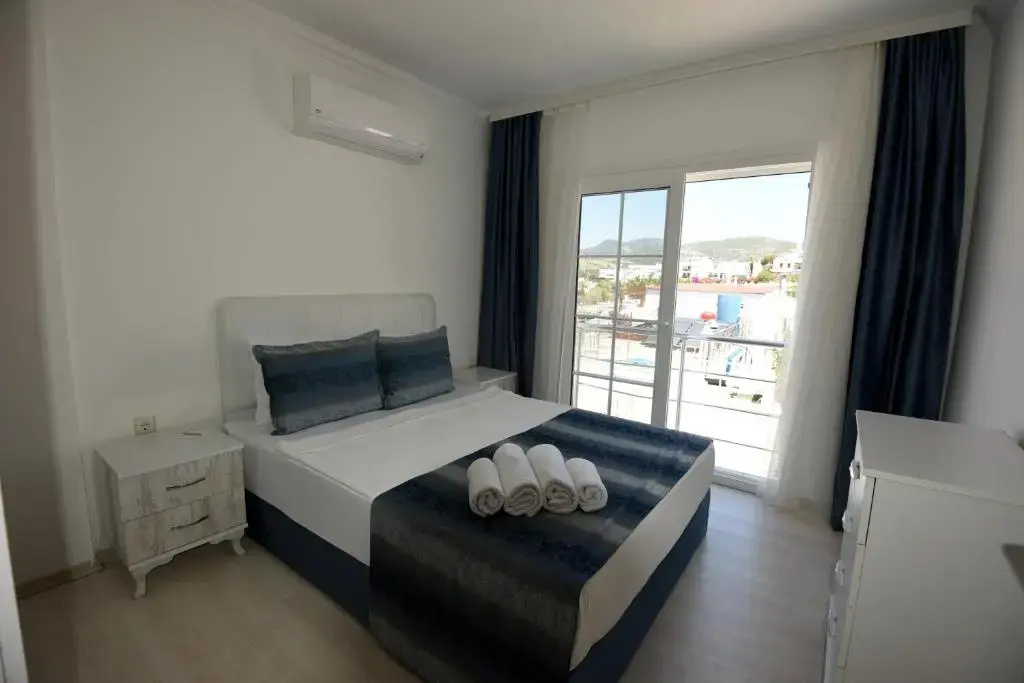 2 Bedrooms Penthouse Apartment with balcony