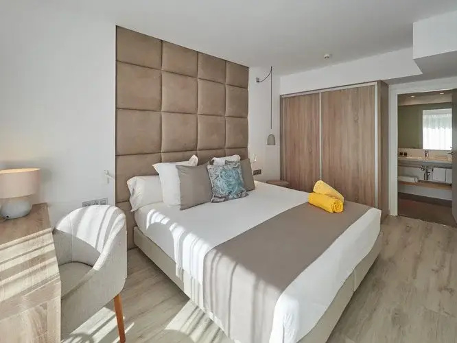 Double Junior Suite (full double bed)