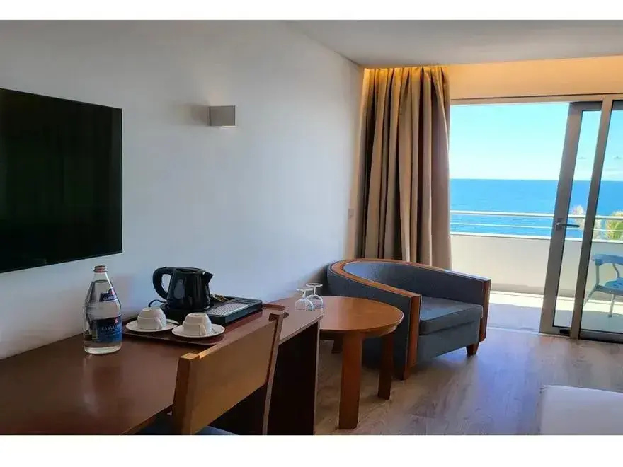 Superior Double room with balcony and with sea view (twin beds)