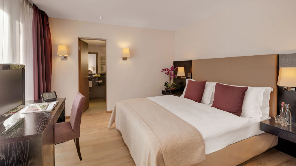 Promenade Double Suite (full double bed)