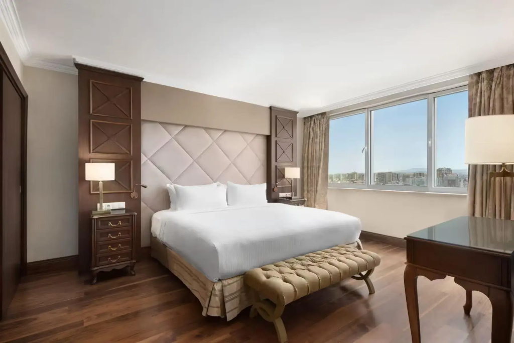 Double Junior Suite with city view (full double bed)