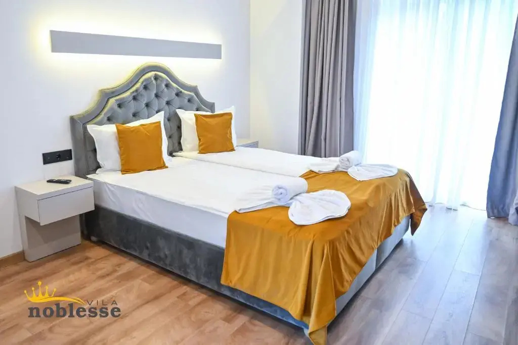 Deluxe Double room with balcony (full double bed)