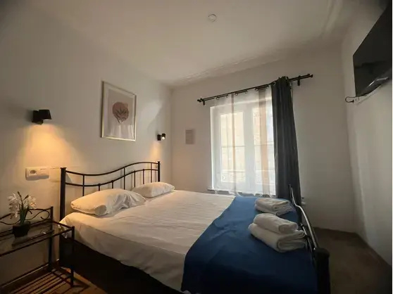 Deluxe Double room (full double bed)
