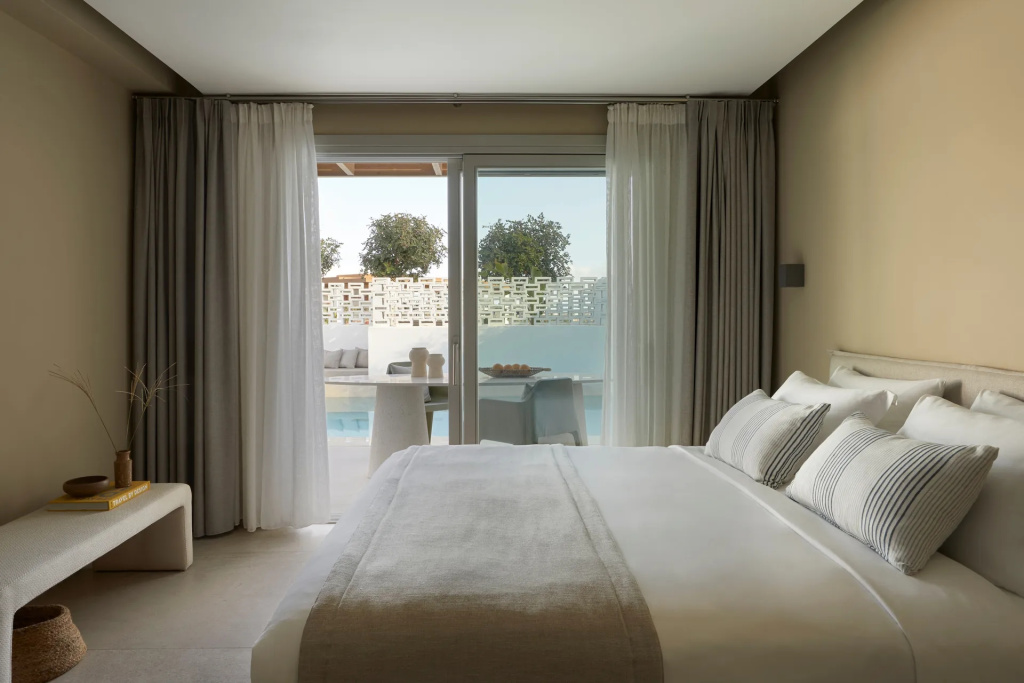 Double Suite with Private Pool with garden view (full double bed)