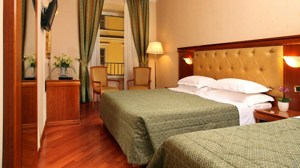 Standard Triple room