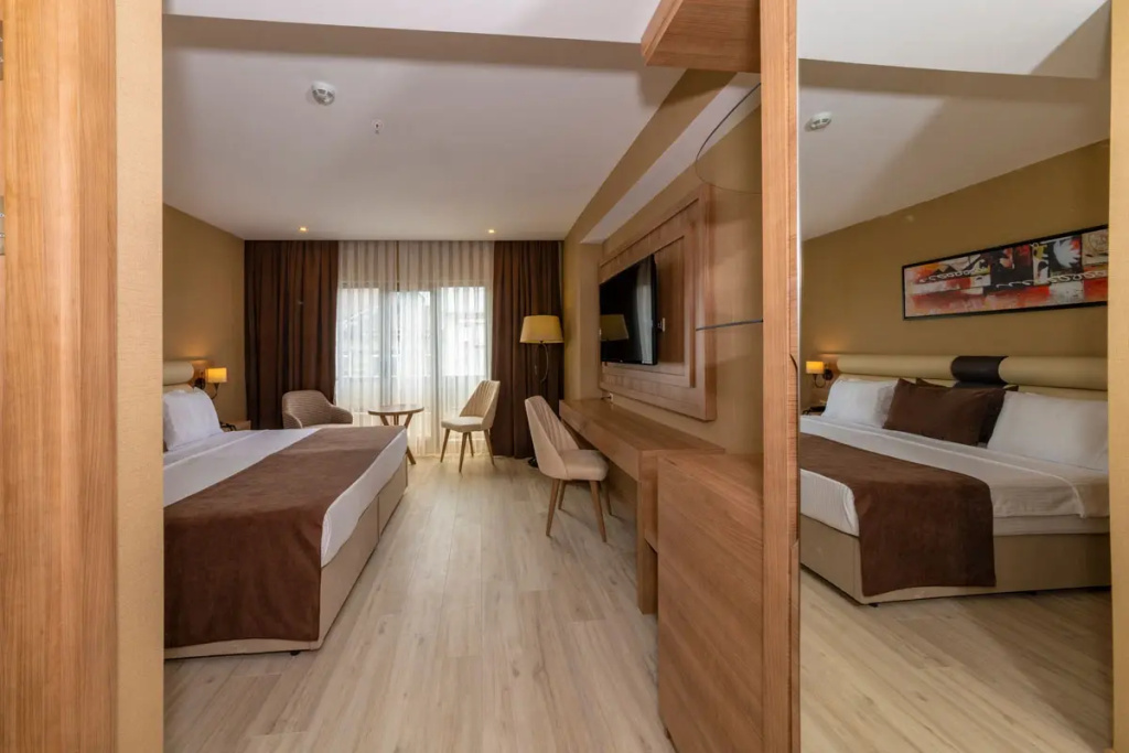 Deluxe Double Suite (twin beds)