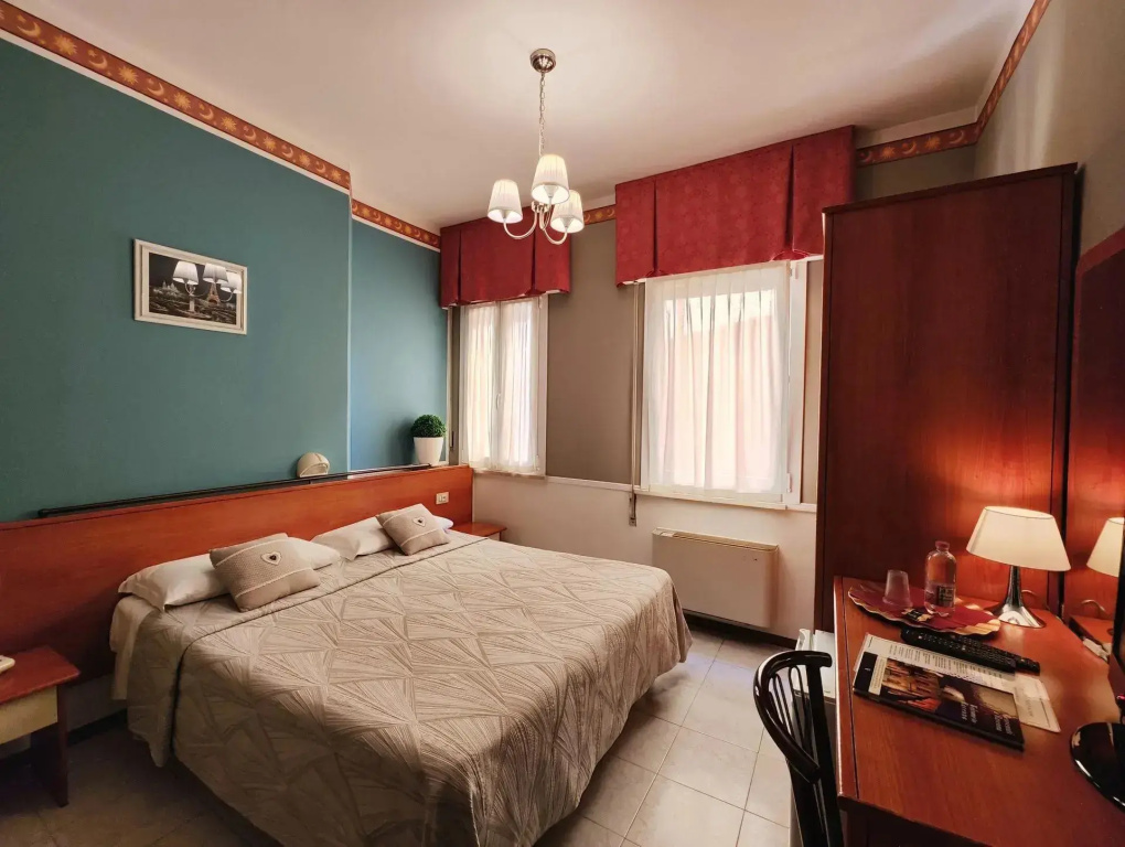 Small Double room (twin beds)