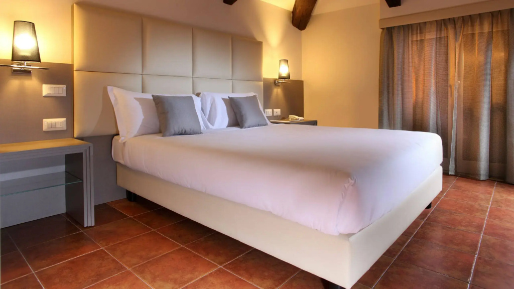 Double Suite (full double bed)