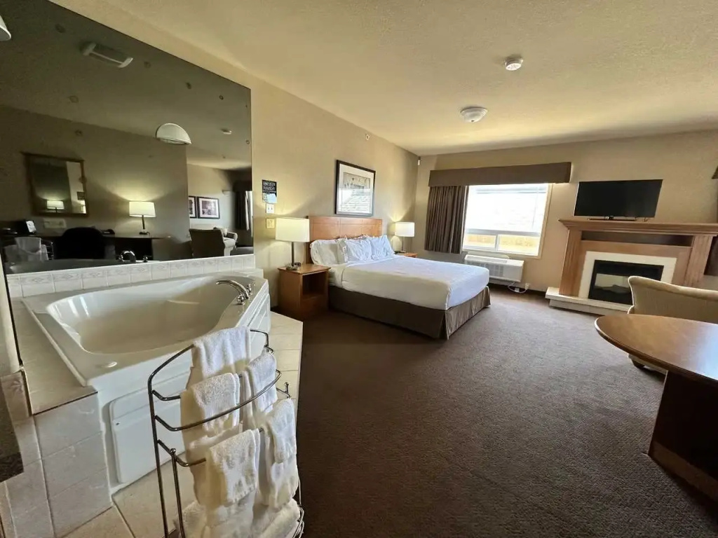 Jacuzzi Double Suite (full double bed)