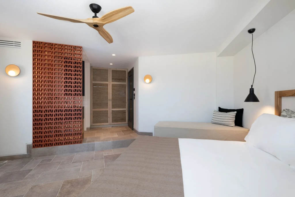 Executive with Outdoor Private Jetted Tub Double room (full double bed)