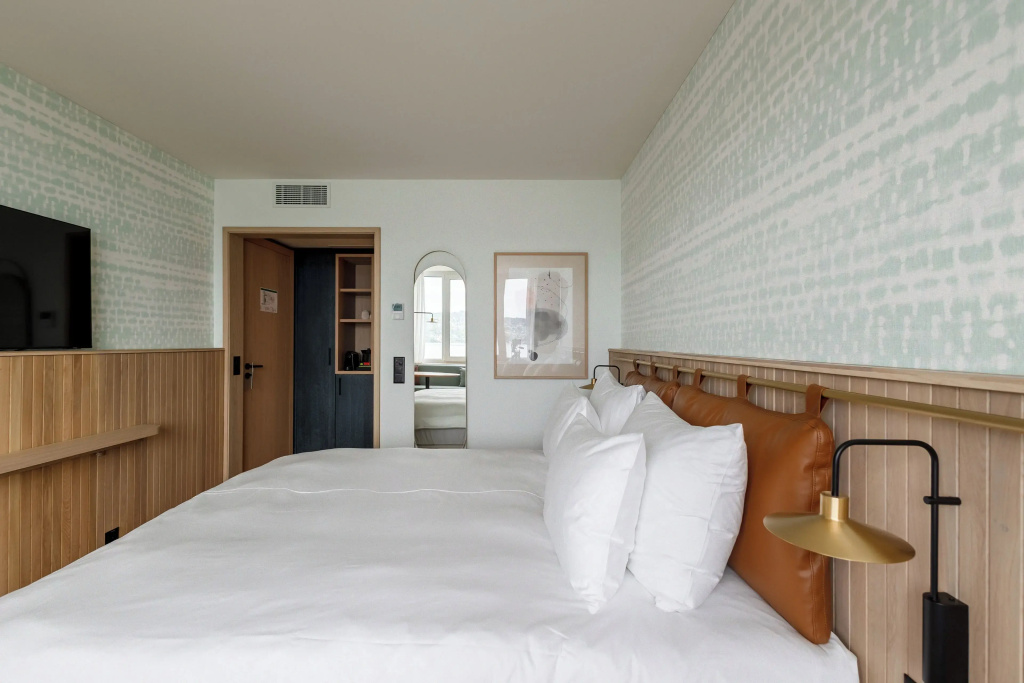 Superior Double room Lake (full double bed)