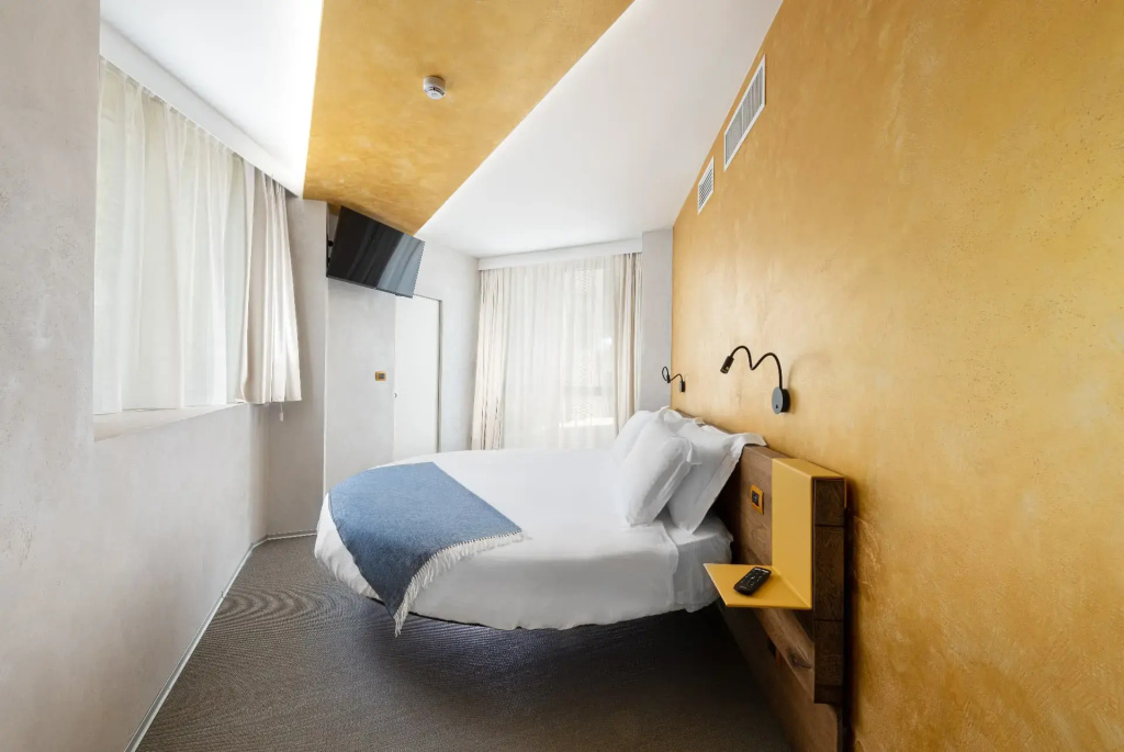 Superior Double Suite (full double bed)