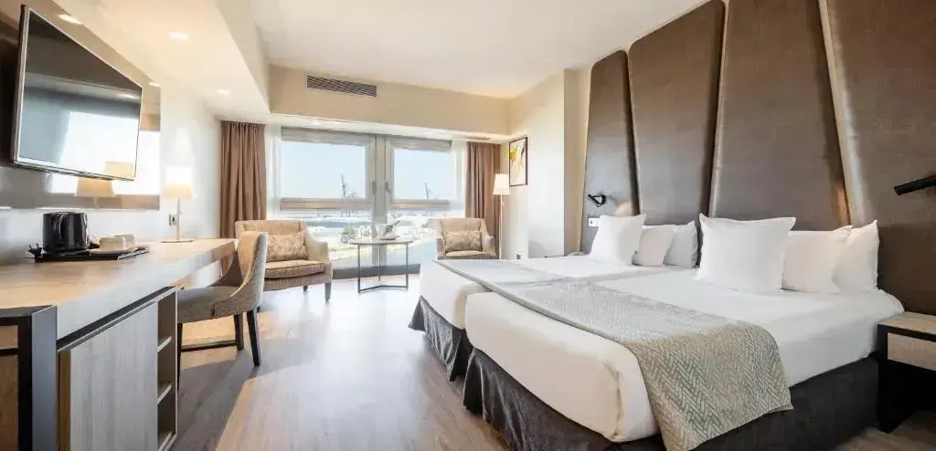 Double room with harbour view (twin beds)