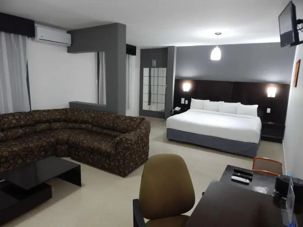 Deluxe Double Suite (full double bed)