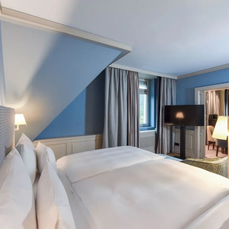 Double Family Cresta Suite (full double bed)