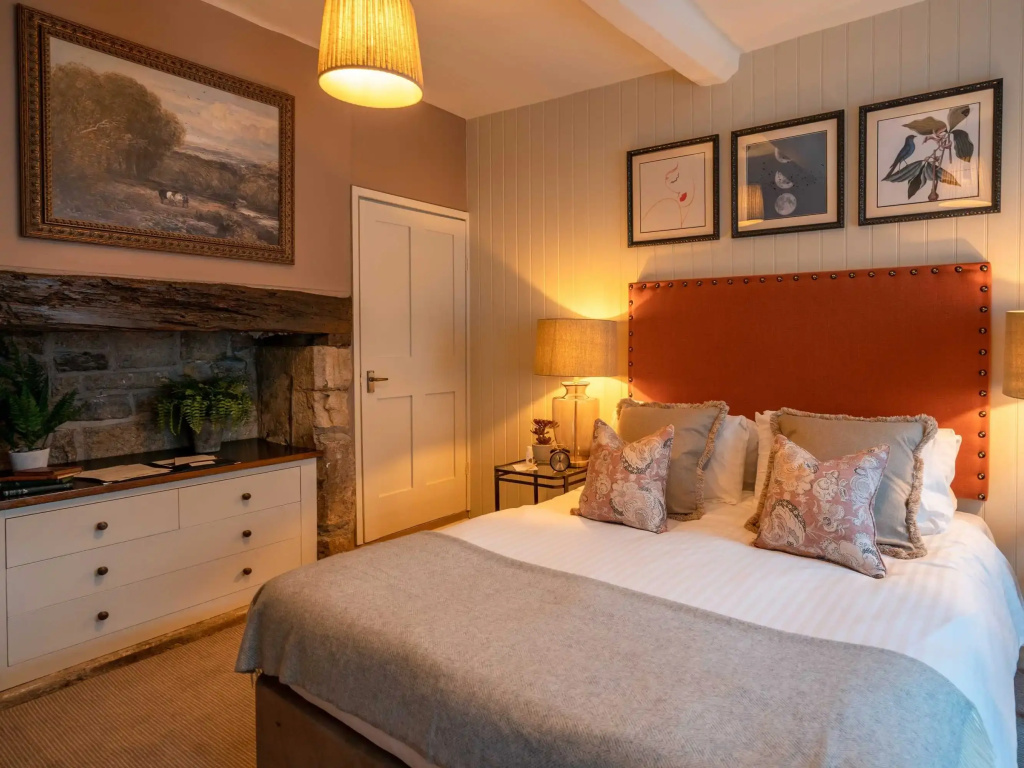 Farleigh Double room (full double bed)