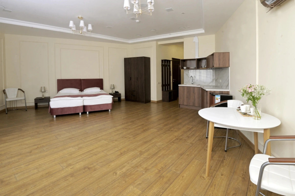 Трёхместные апартаменты с кухней и видом на Петербургские крыши в Дом паломника на Владимирской