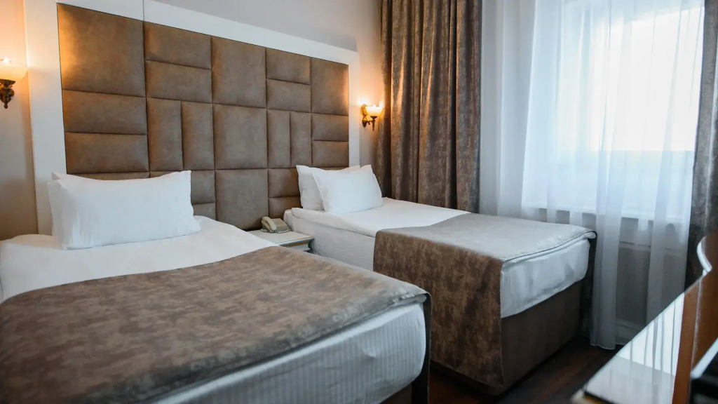 Двухместный полулюкс двуспальная кровать в Казахстан