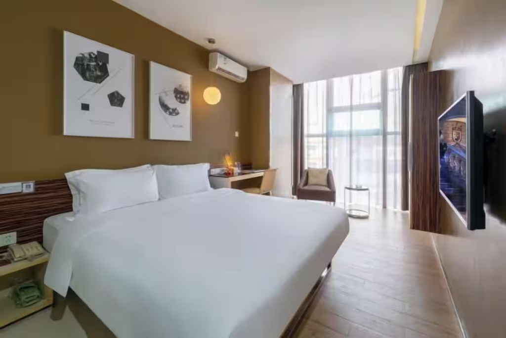 Handpicked Business Double room with city view (full double bed)