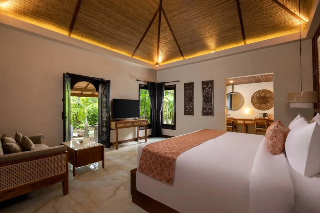 Double Signature Suite (full double bed)