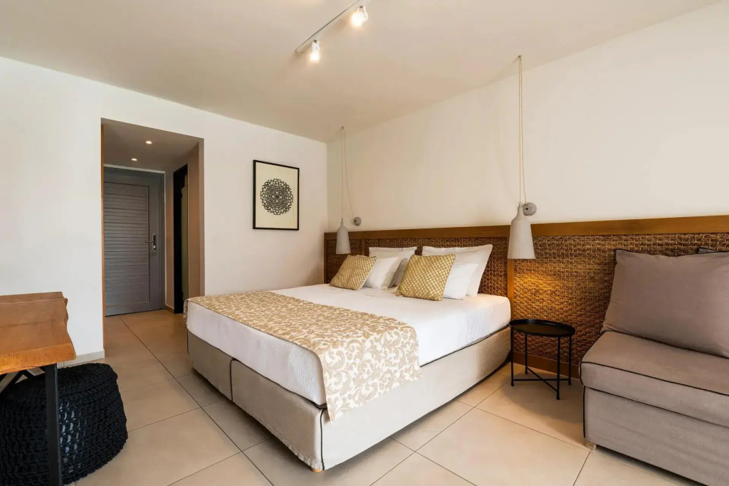 Superior with Sharing Pool Double Bungalow Garden View (full double bed)