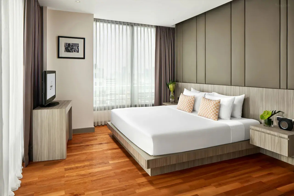 1 Bedroom Premier Double room with balcony (full double bed)