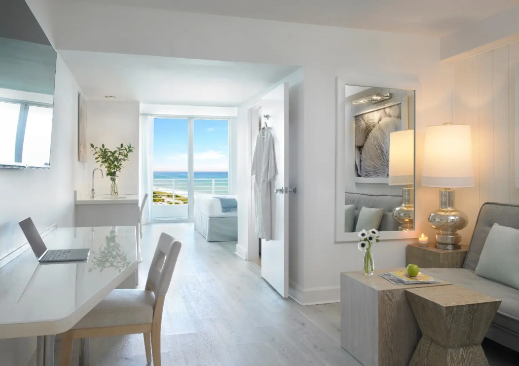Ocean View Double Suite with balcony (full double bed)
